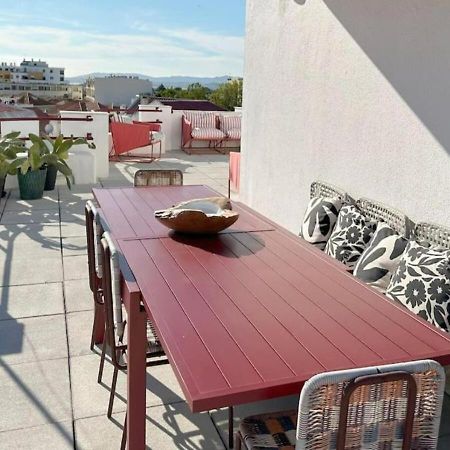 Appartamento Groovy Caparica Gem With Large Sunny Terrace Costa da Caparica Esterno foto