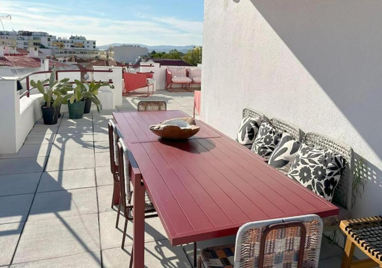 Appartamento Groovy Caparica Gem With Large Sunny Terrace Costa da Caparica Esterno foto