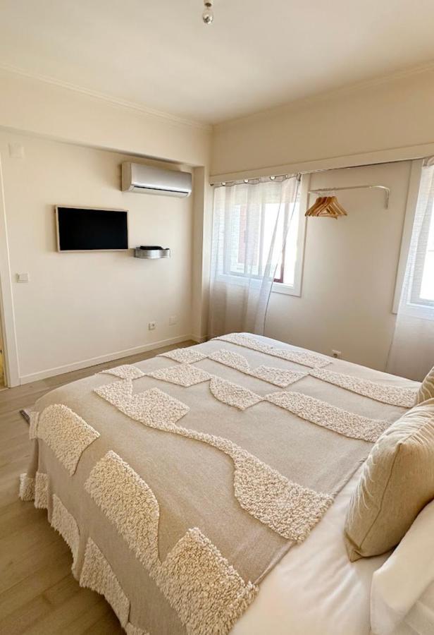 Appartamento Groovy Caparica Gem With Large Sunny Terrace Costa da Caparica Esterno foto